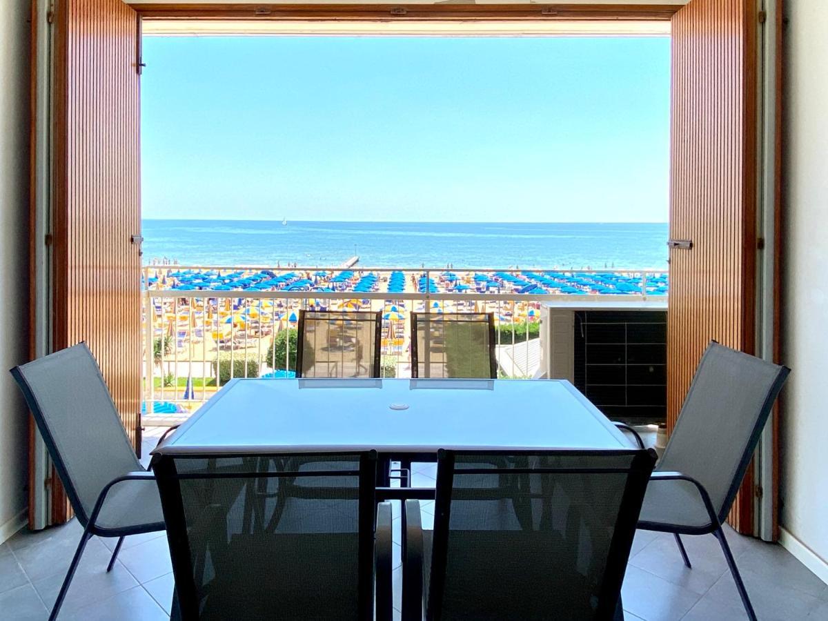 Fronte Mare Stupenda Terrazza Piramide Jesolo Lido Carraro Immobiliare - Family Apartments Exterior photo